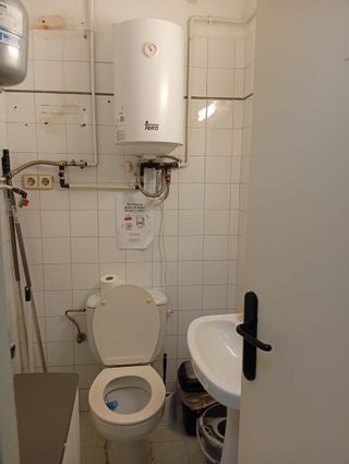 Se alquila local en la calle Sant Cugat, junto a