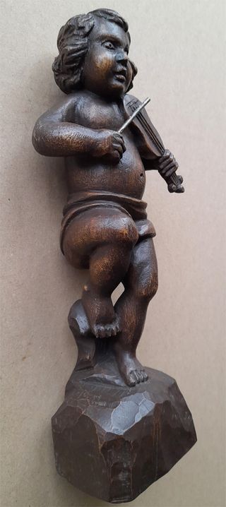 Figura de querubín violinista de madera 1970.