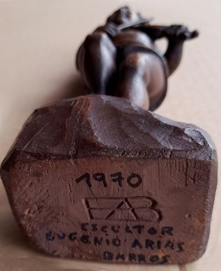 Figura de querubín violinista de madera 1970.