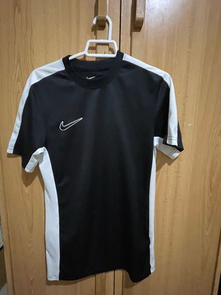 Camisa Nike Negra y Blanca