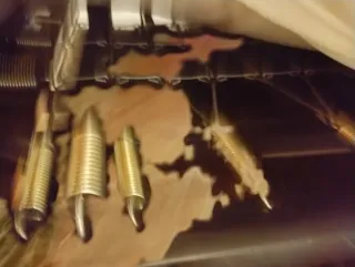 Sofá cama pequeño de muelles.