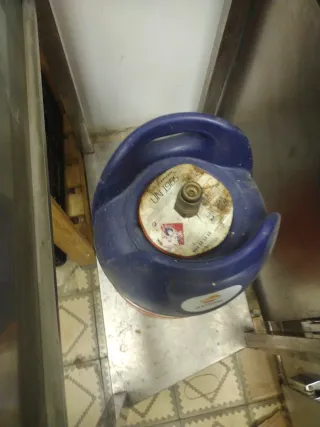 Estufa de terraza piramidal plateada