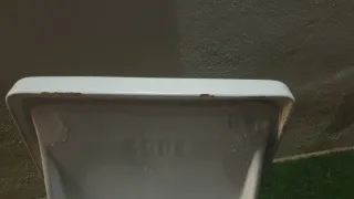 Pila de lavar blanca.