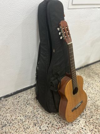 Guitarra Española con funda acolchada