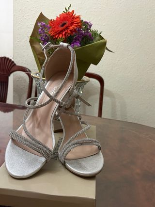 Zapatillas plateadas con pedrería