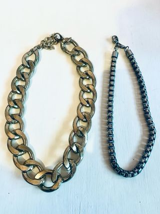 Dos collares de cadena gruesa dorado y plateado