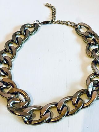 Dos collares de cadena gruesa dorado y plateado