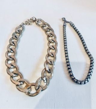 Dos collares de cadena gruesa dorado y plateado