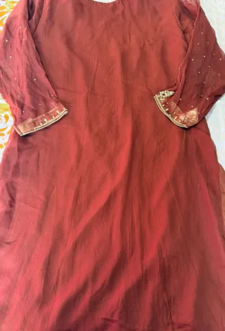 Traje bordado de 3 piezas color granate