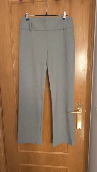 Pantalón recto con cinturón