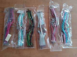 BISUTERÍA COLLARES PULSERAS Y RELOJ CUERO METAL