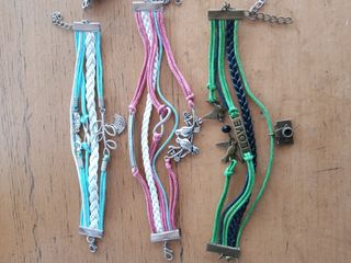 BISUTERÍA COLLARES PULSERAS Y RELOJ CUERO METAL