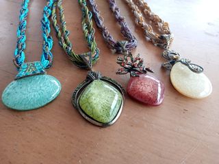 BISUTERÍA COLLARES PULSERAS Y RELOJ CUERO METAL