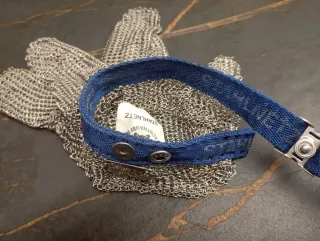 Guante anticortes de malla metálica