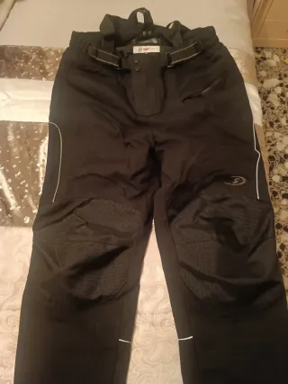 Chaqueta, pantalón, protector y botas