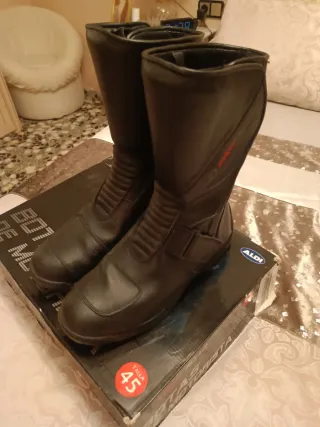 Chaqueta, pantalón, protector y botas