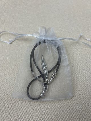 Collar cuero y plata pluma
