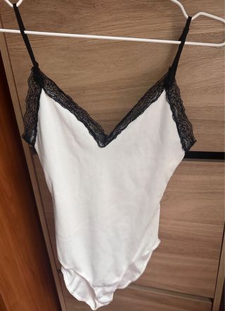 Body Zara encaje negro blanco