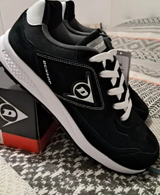 Zapatos de seguridad Dunlop negros y blancos