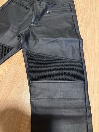 Pantalón efecto cuero Calzedonia Talla L
