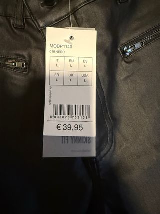 Pantalón efecto cuero Calzedonia Talla L