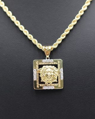 COLGANTE CUADRADO MEDUSA ONIX Y CIRCONITAS. Oro 18