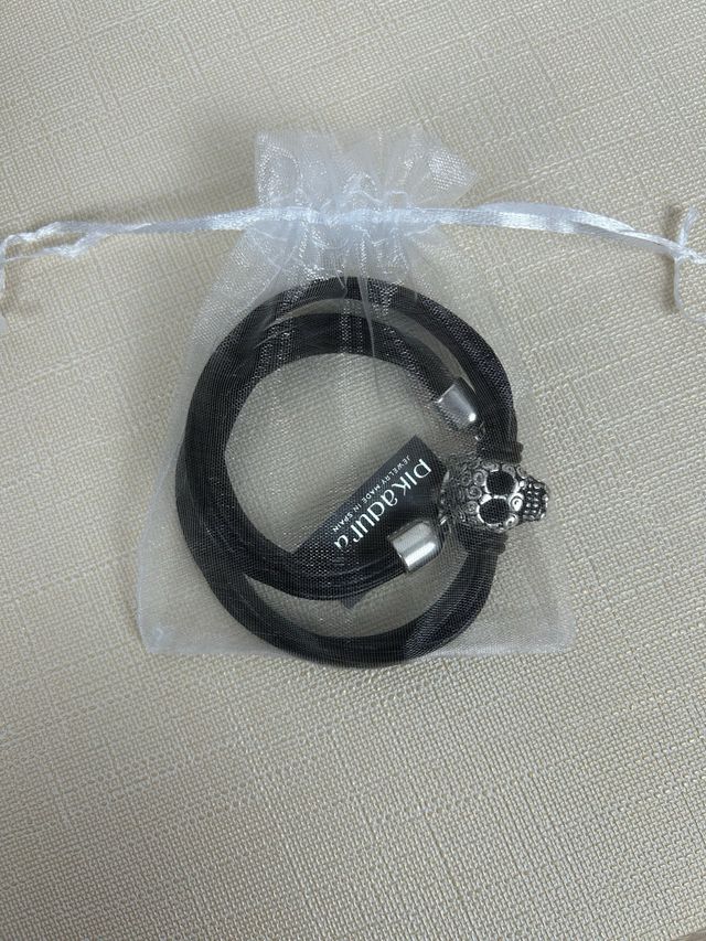 Gargantilla cuero calavera