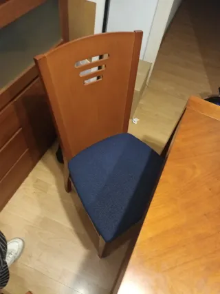 Mesa de comedor de madera