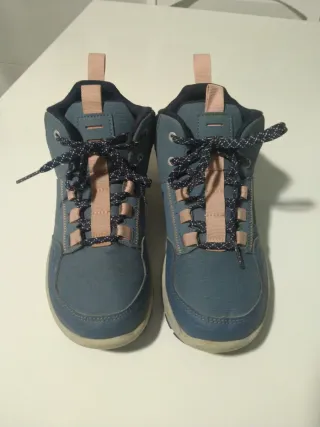 Botas montaña Quechua Talla 35