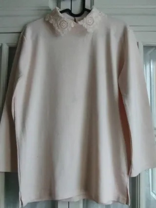 Blusa beige con cuello de encaje T. L