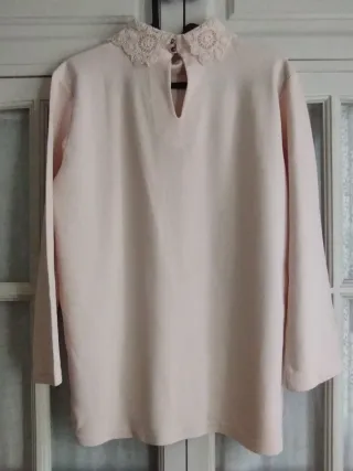 Blusa beige con cuello de encaje T. L
