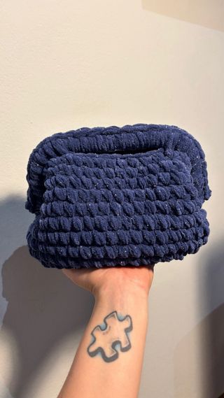 Pochette uncinetto blu