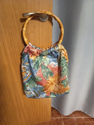Bolso con asas de bambú