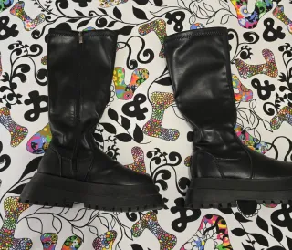 Botas negras media caña plataforma