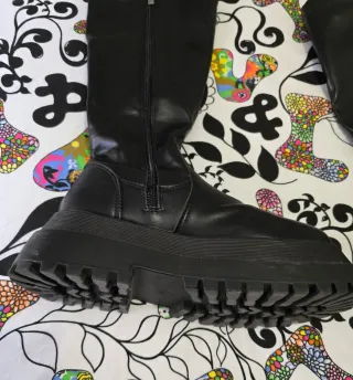 Botas negras media caña plataforma