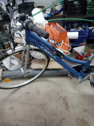 Bicicleta Orbea azul paseo