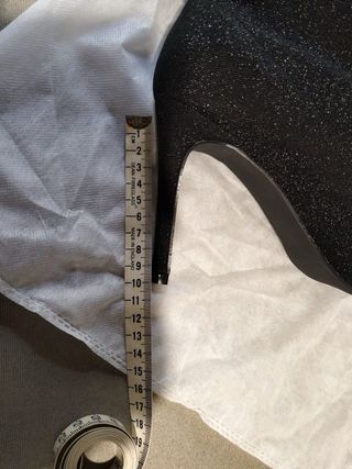 Botas pretas com salto alto