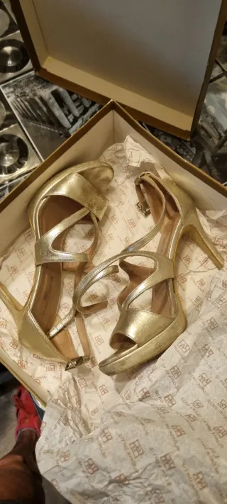 Zapatos tacón Gloria Ortiz platino