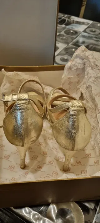 Zapatos tacón Gloria Ortiz platino