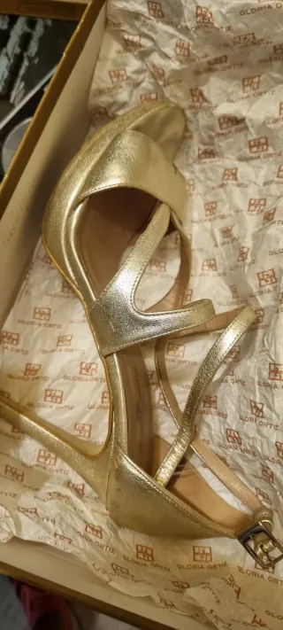 Zapatos tacón Gloria Ortiz platino