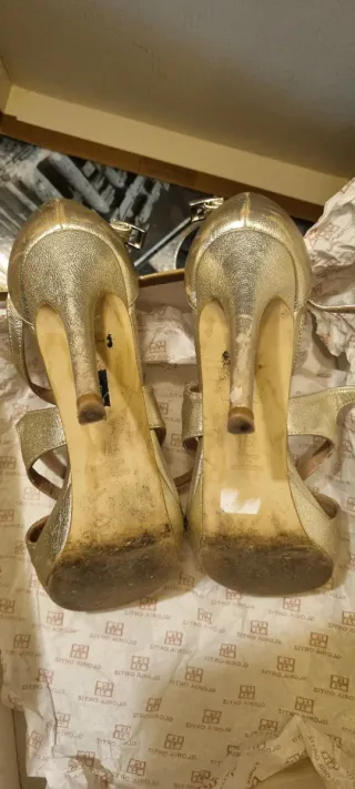 Zapatos tacón Gloria Ortiz platino