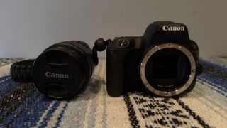 Cámara Canon EOS 200D Negra