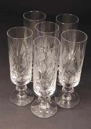 Bicchierini in cristallo intagliato da liquore