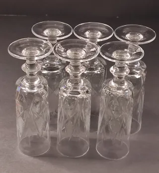 Bicchierini in cristallo intagliato da liquore