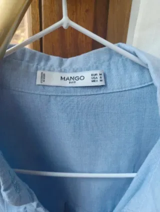 Camisa Mango azul celeste con volante. T.40-42