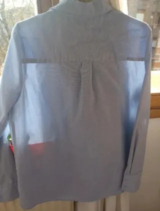 Camisa Mango azul celeste con volante. T.40-42