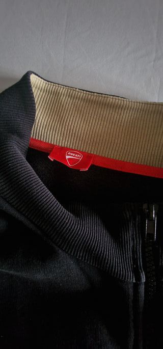 Chaqueta Ducati Negra y Beige