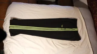 Pantalón Adidas original. Precio negociable!!!!