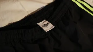 Pantalón Adidas original. Precio negociable!!!!