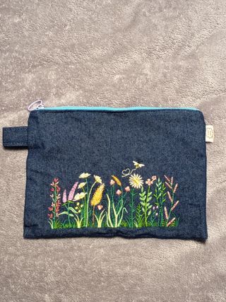 Neceser bordado flores y abeja